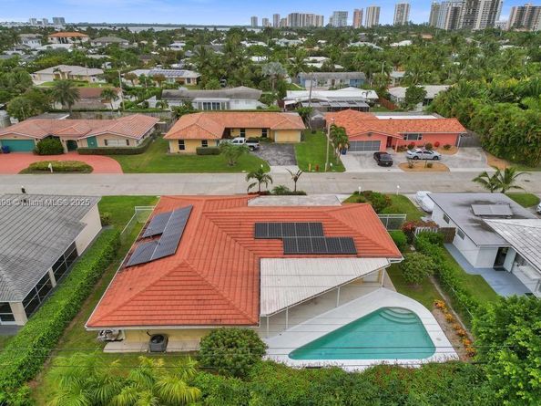 1221 Singer Dr, Singer Island FL 33404
