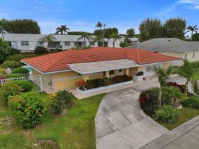 1221 Singer Dr, Singer Island FL 33404