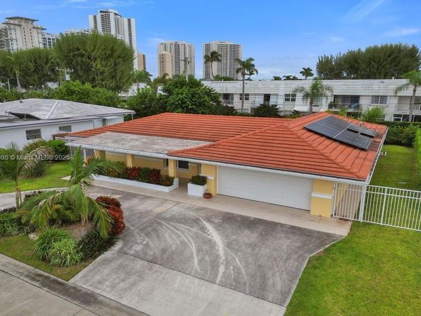 1221 Singer Dr, Singer Island FL 33404