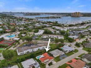 1221 Singer Dr, Singer Island FL 33404