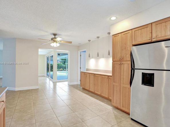 1221 Singer Dr, Singer Island FL 33404
