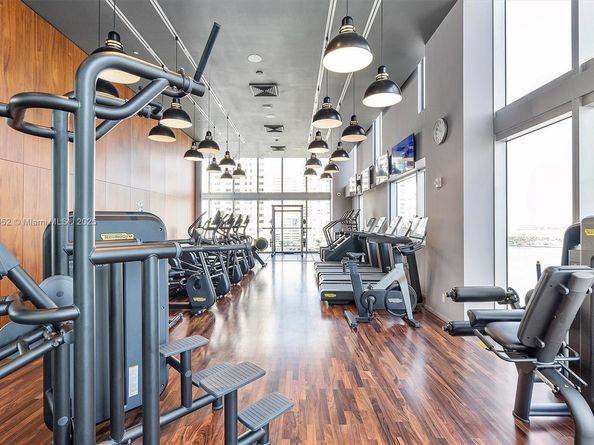 1300 Brickell Bay Dr 2402, Miami FL 33131