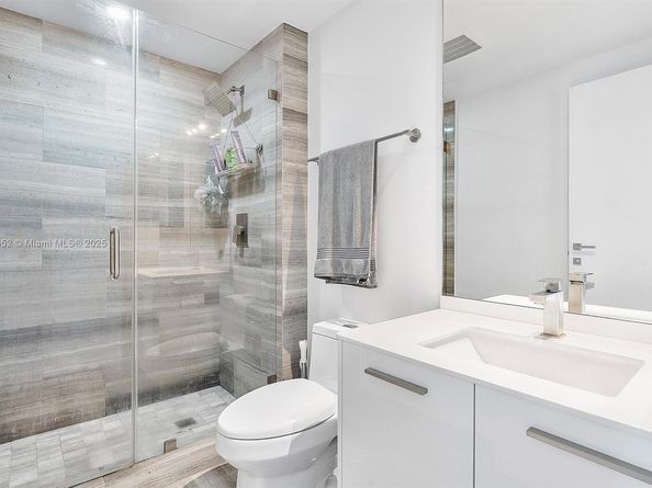 1300 Brickell Bay Dr 2402, Miami FL 33131