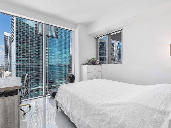 1300 Brickell Bay Dr 2402, Miami FL 33131