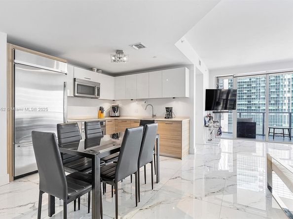 1300 Brickell Bay Dr 2402, Miami FL 33131