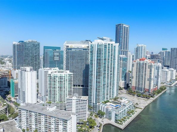 1300 Brickell Bay Dr 2402, Miami FL 33131