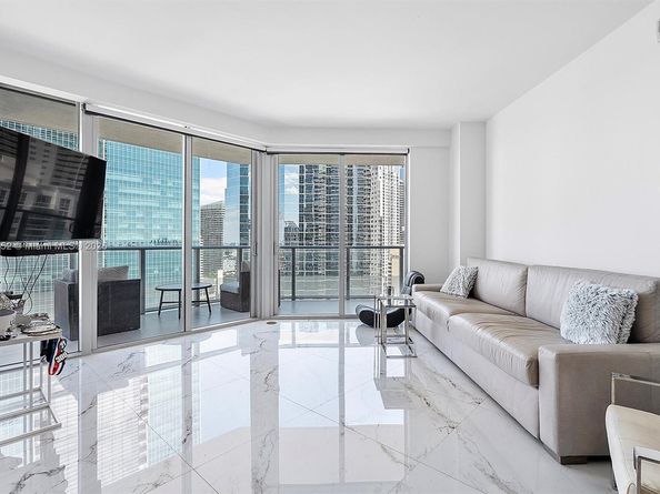 1300 Brickell Bay Dr 2402, Miami FL 33131