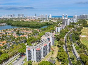 3101 N Country Club Dr 102, Aventura FL 33180