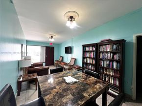 3101 N Country Club Dr 102, Aventura FL 33180