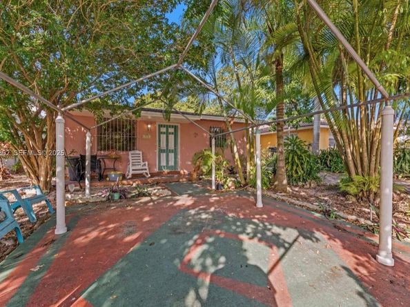 578 SW 2nd St, Florida City FL 33034