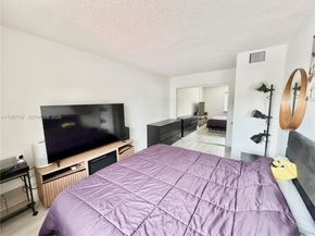 2203 NE 7th St 14, Hallandale Beach FL 33009