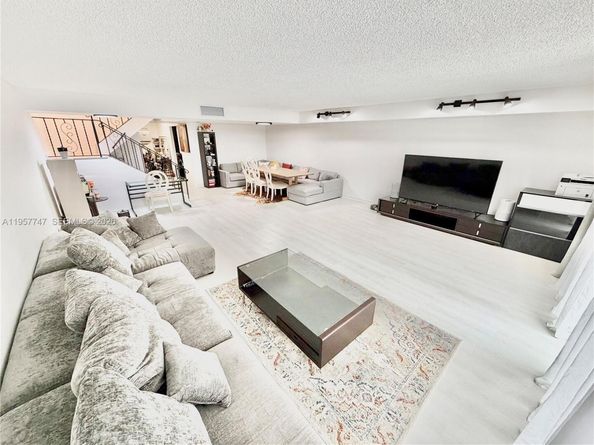 2203 NE 7th St 14, Hallandale Beach FL 33009