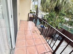 2203 NE 7th St 14, Hallandale Beach FL 33009
