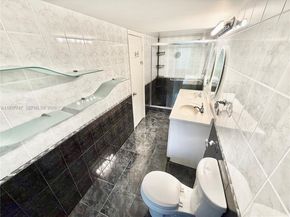 2203 NE 7th St 14, Hallandale Beach FL 33009