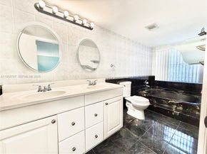 2203 NE 7th St 14, Hallandale Beach FL 33009