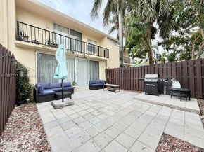 2203 NE 7th St 14, Hallandale Beach FL 33009