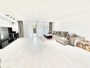 2203 NE 7th St 14, Hallandale Beach FL 33009