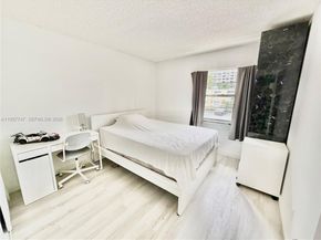 2203 NE 7th St 14, Hallandale Beach FL 33009