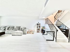 2203 NE 7th St 14, Hallandale Beach FL 33009