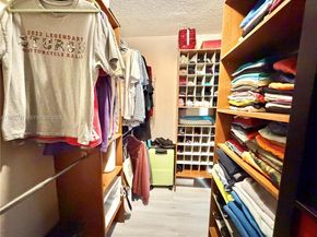 2203 NE 7th St 14, Hallandale Beach FL 33009