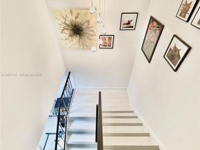 2203 NE 7th St 14, Hallandale Beach FL 33009