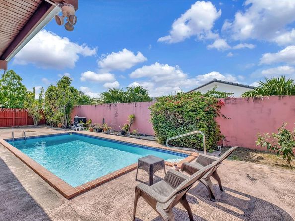 7815 SW 21st Ter, Miami FL 33155