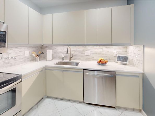 2500 Parkview Dr 507, Hallandale Beach FL 33009