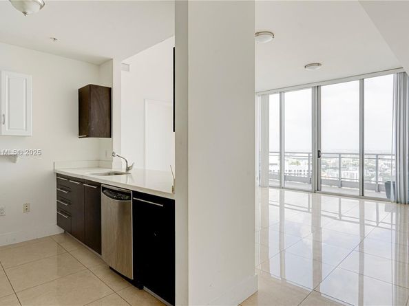 90 SW 3rd St PH10, Miami FL 33130