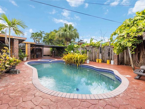 10255 SW 46th St, Miami FL 33165