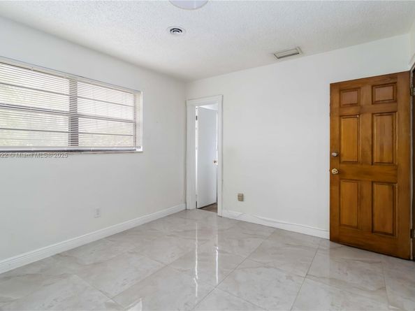 10255 SW 46th St, Miami FL 33165