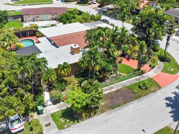 10255 SW 46th St, Miami FL 33165