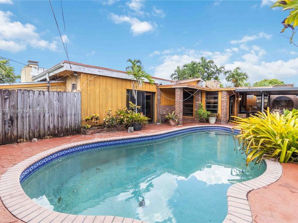 10255 SW 46th St, Miami FL 33165