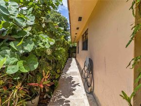 10255 SW 46th St, Miami FL 33165