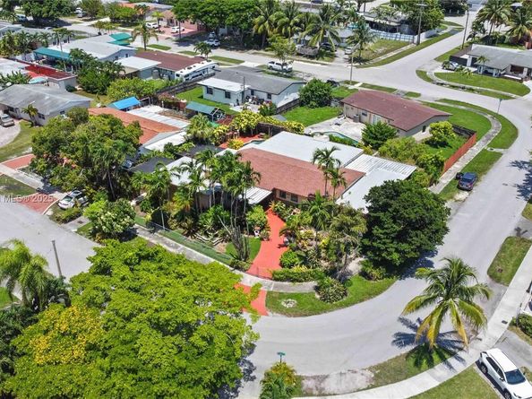 10255 SW 46th St, Miami FL 33165