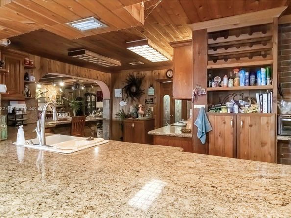 10255 SW 46th St, Miami FL 33165