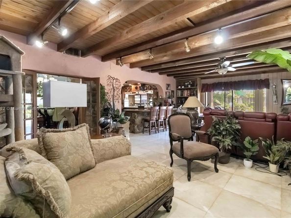 10255 SW 46th St, Miami FL 33165