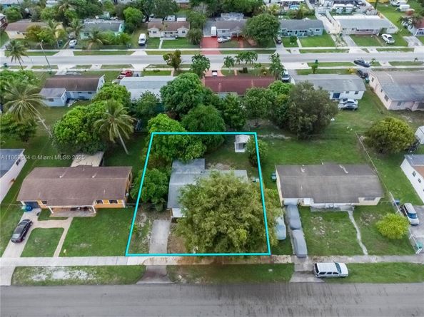 2805 NW 210th Ter, Miami Gardens FL 33056