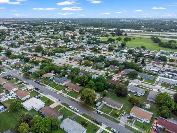 2805 NW 210th Ter, Miami Gardens FL 33056