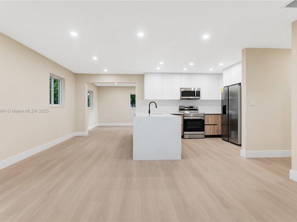2805 NW 210th Ter, Miami Gardens FL 33056