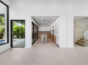 569 NW 44th St, Miami FL 33127