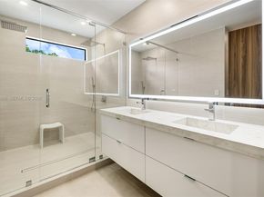 569 NW 44th St, Miami FL 33127