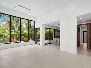 569 NW 44th St, Miami FL 33127