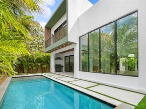 569 NW 44th St, Miami FL 33127