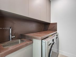 569 NW 44th St, Miami FL 33127