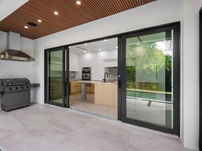 569 NW 44th St, Miami FL 33127