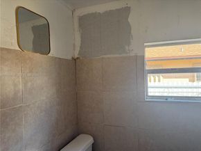 1972 NW 59th St, Miami FL 33142