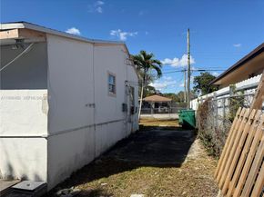 1972 NW 59th St, Miami FL 33142