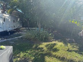 1972 NW 59th St, Miami FL 33142