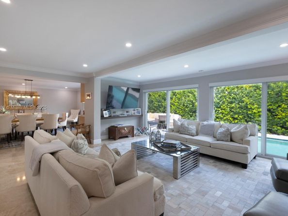 677 Hampton Ln, Key Biscayne FL 33149