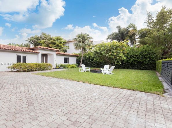 677 Hampton Ln, Key Biscayne FL 33149
